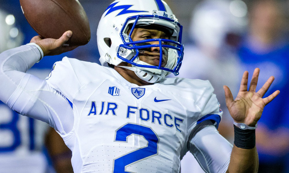 Nov 19, 2016; San Jose, CA, USA; Air Force Falcons quarterback Arion Worthman (2) warms up before the game against the San Jose State Spartans at Spartan Stadium. Mandatory Credit: John Hefti-USA TODAY Sports
